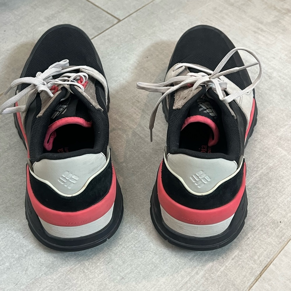 Columbia walking shoes